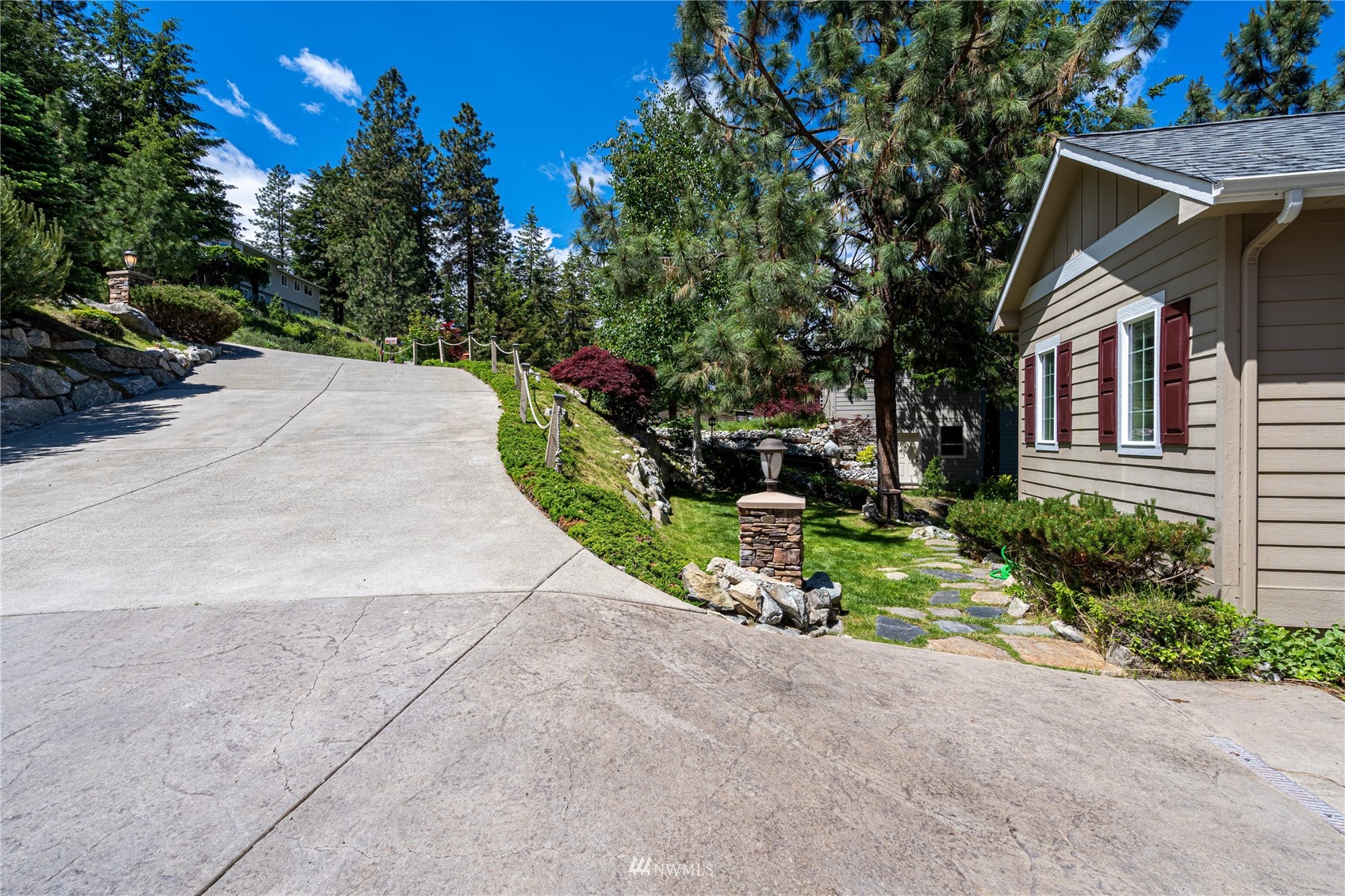 7460 Navarre Drive