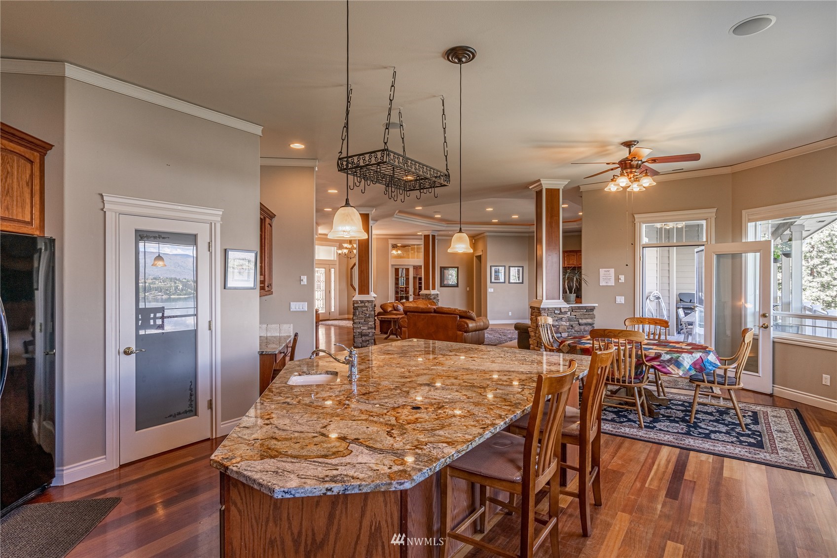 7460 Navarre Drive