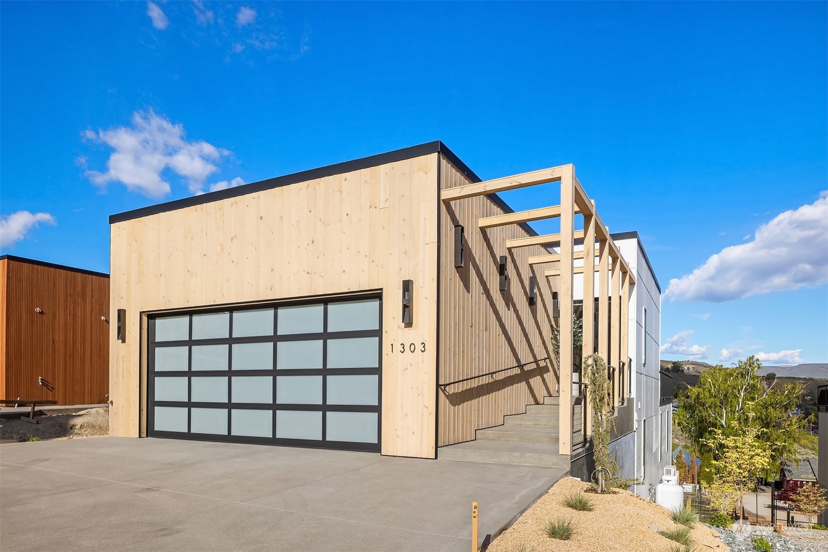 1303 Dragonfly Court