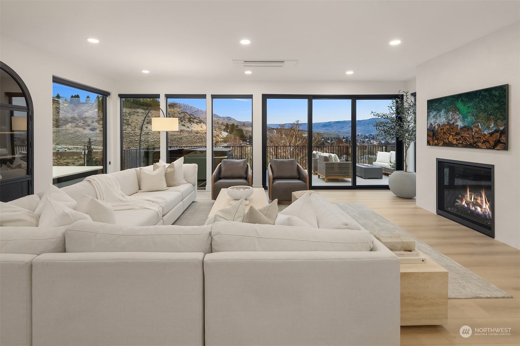 1303 Dragonfly Court