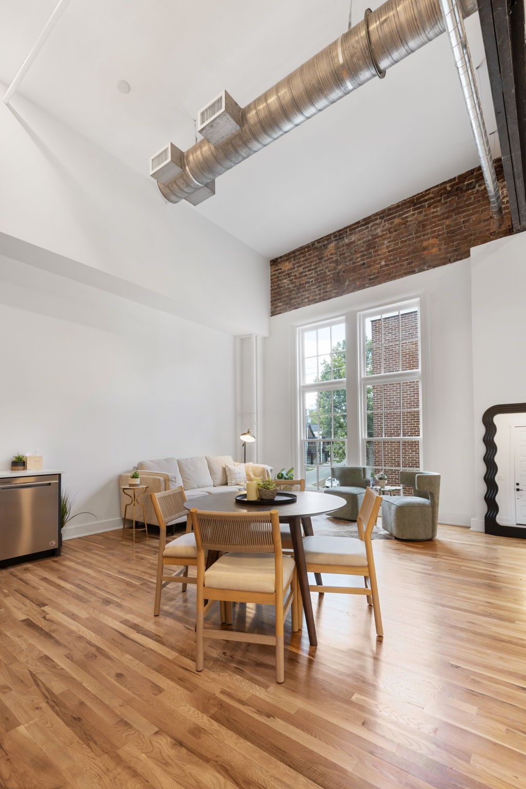 601 Madison St Unit: 312