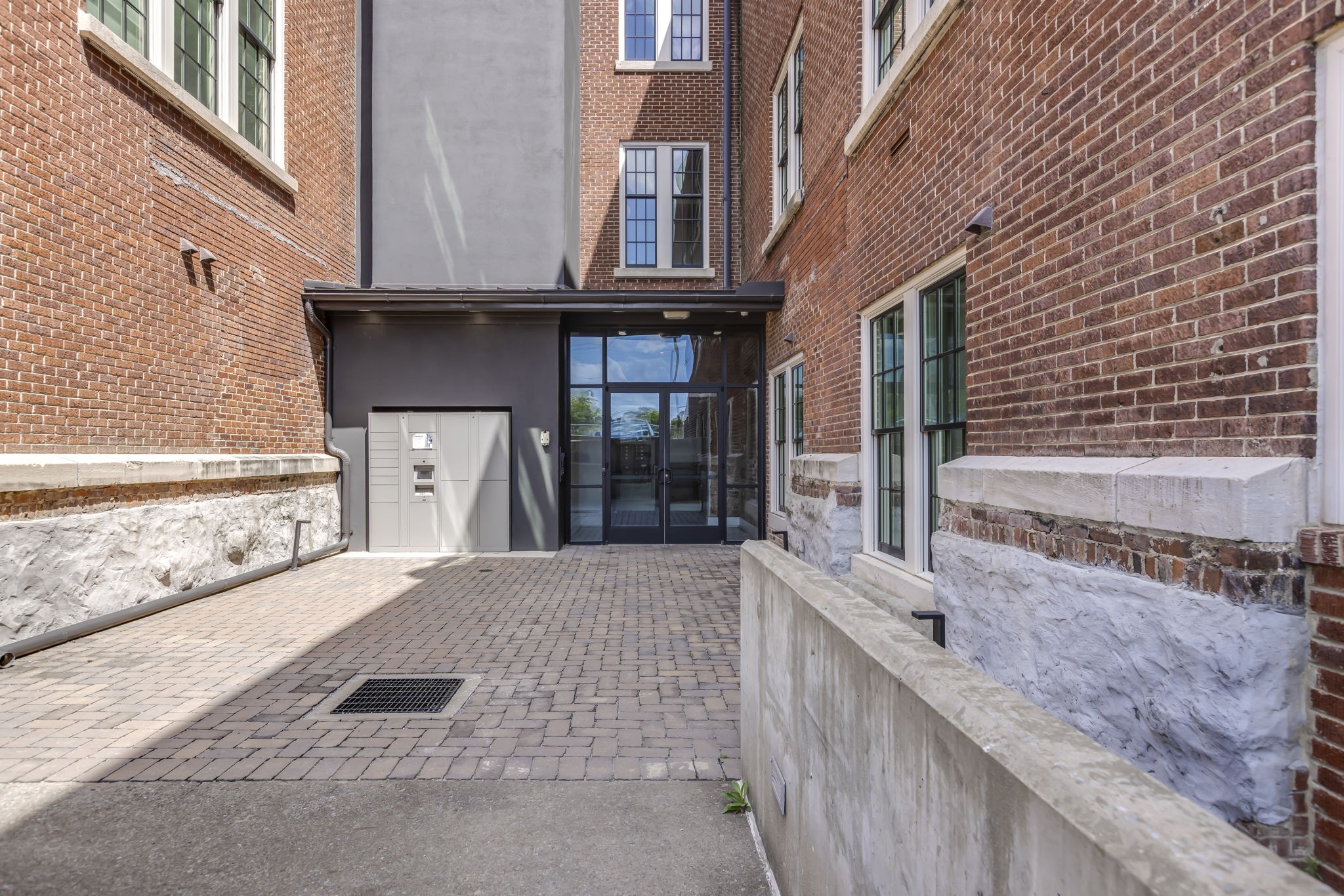 601 Madison St Unit: 312