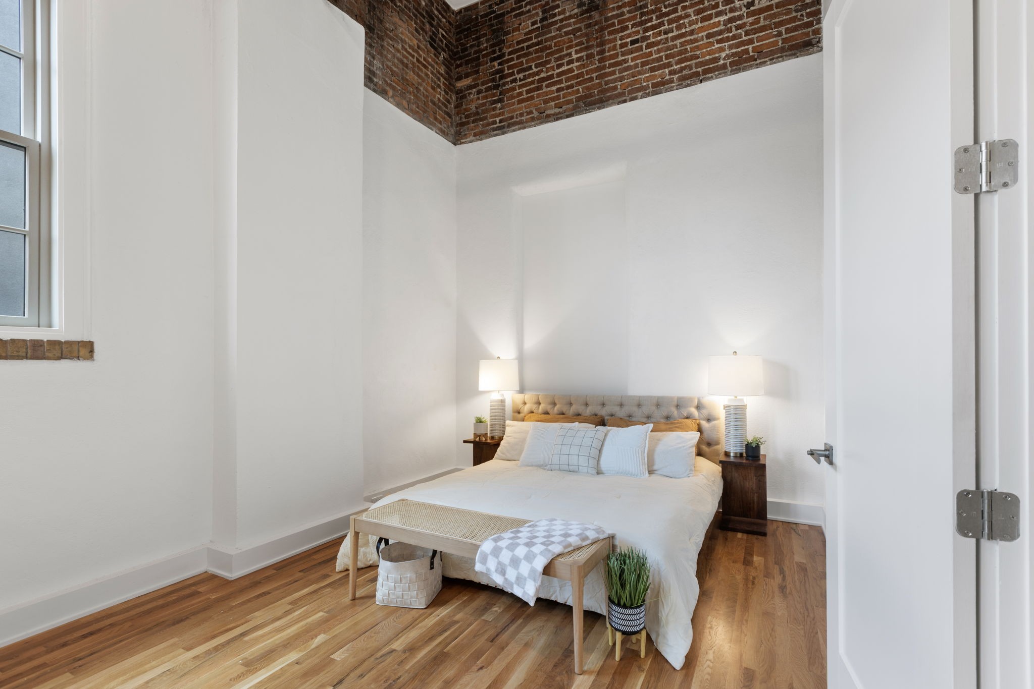 601 Madison St Unit: 312