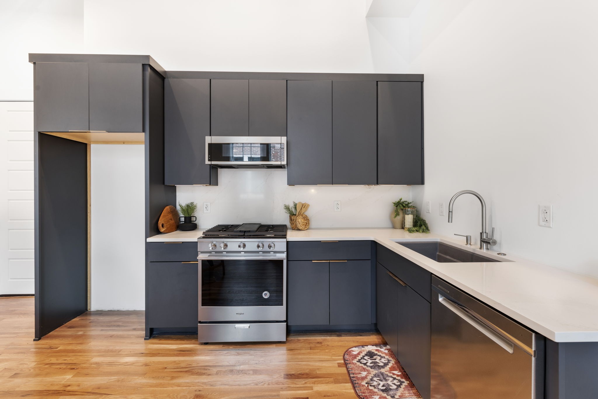 601 Madison St Unit: 312