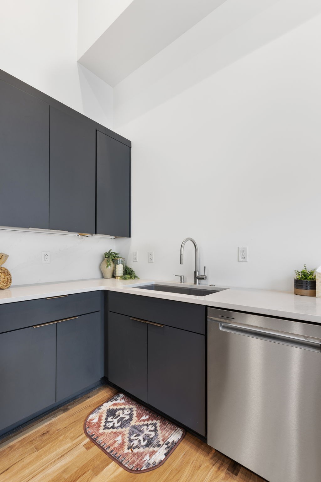 601 Madison St Unit: 312