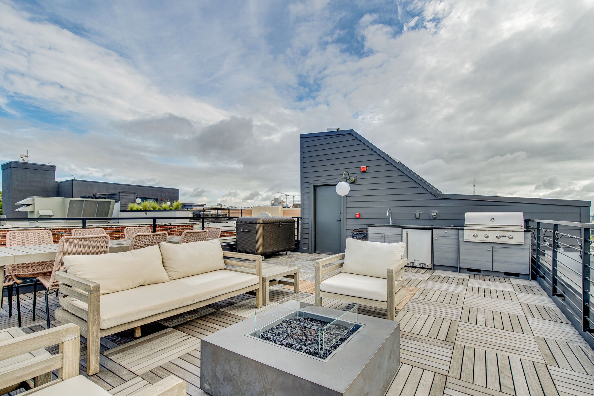 601 Madison St Unit: 312