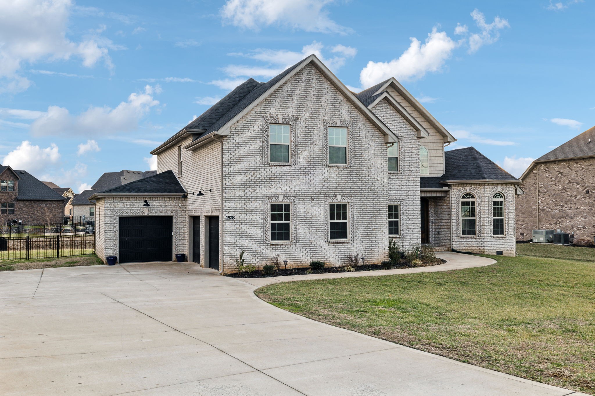 1528 Charles Bell Rd