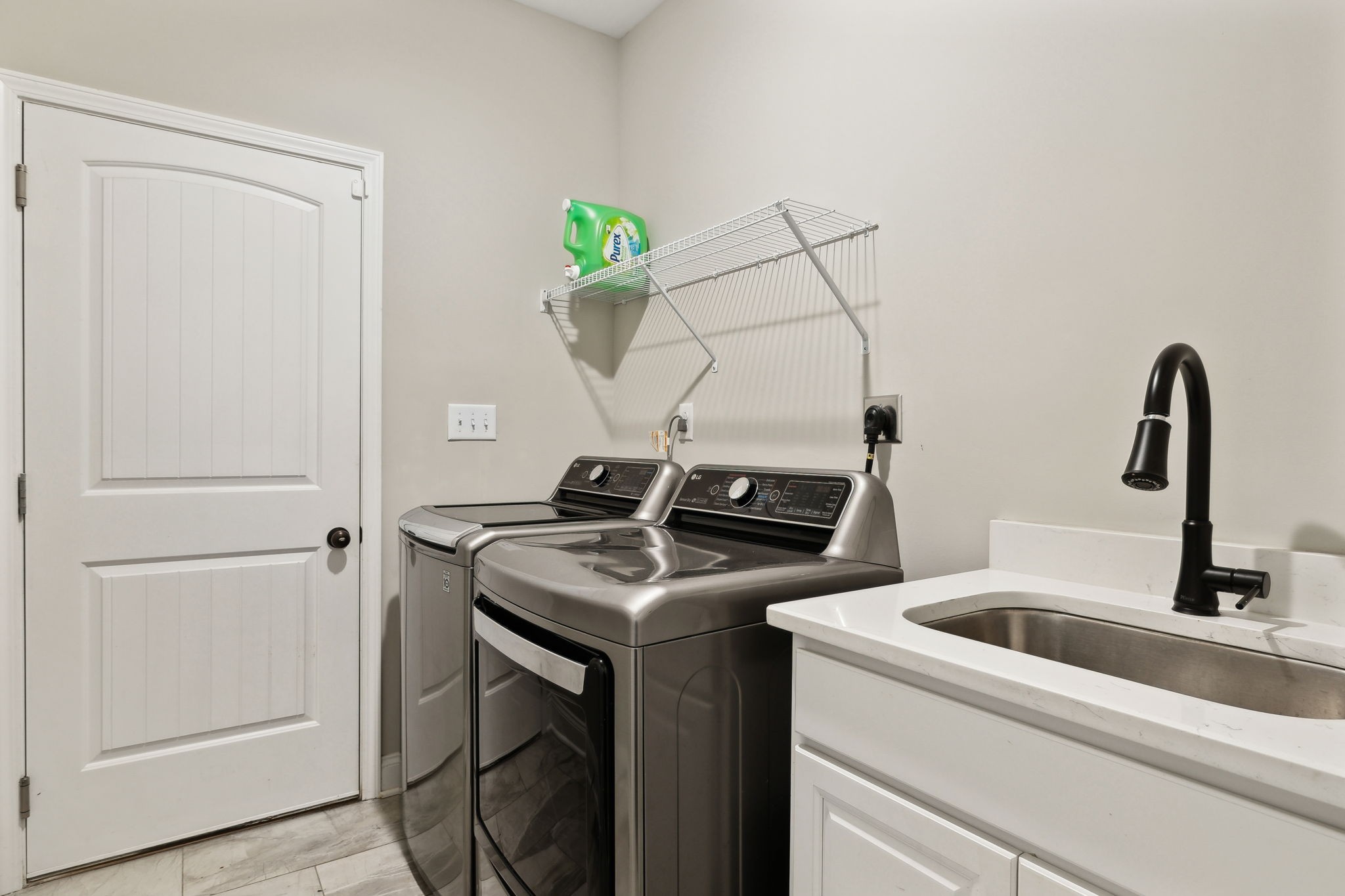 1528 Charles Bell Rd