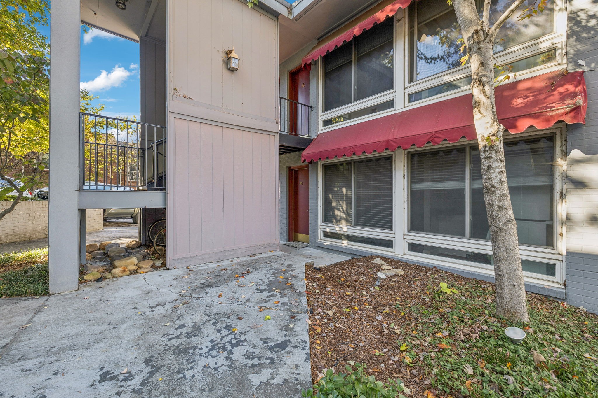 201 Acklen Park Dr Unit: 34