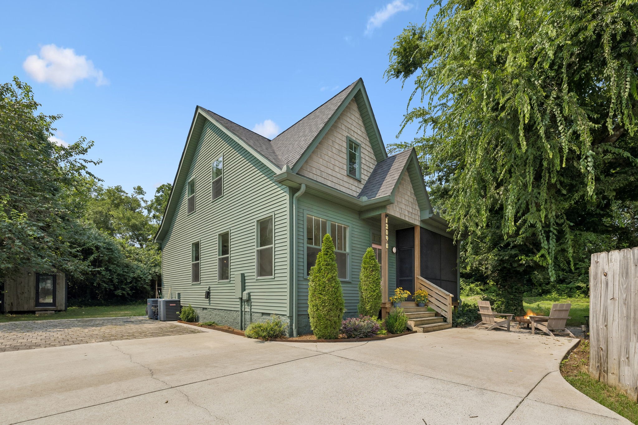 1204B Keller Ave