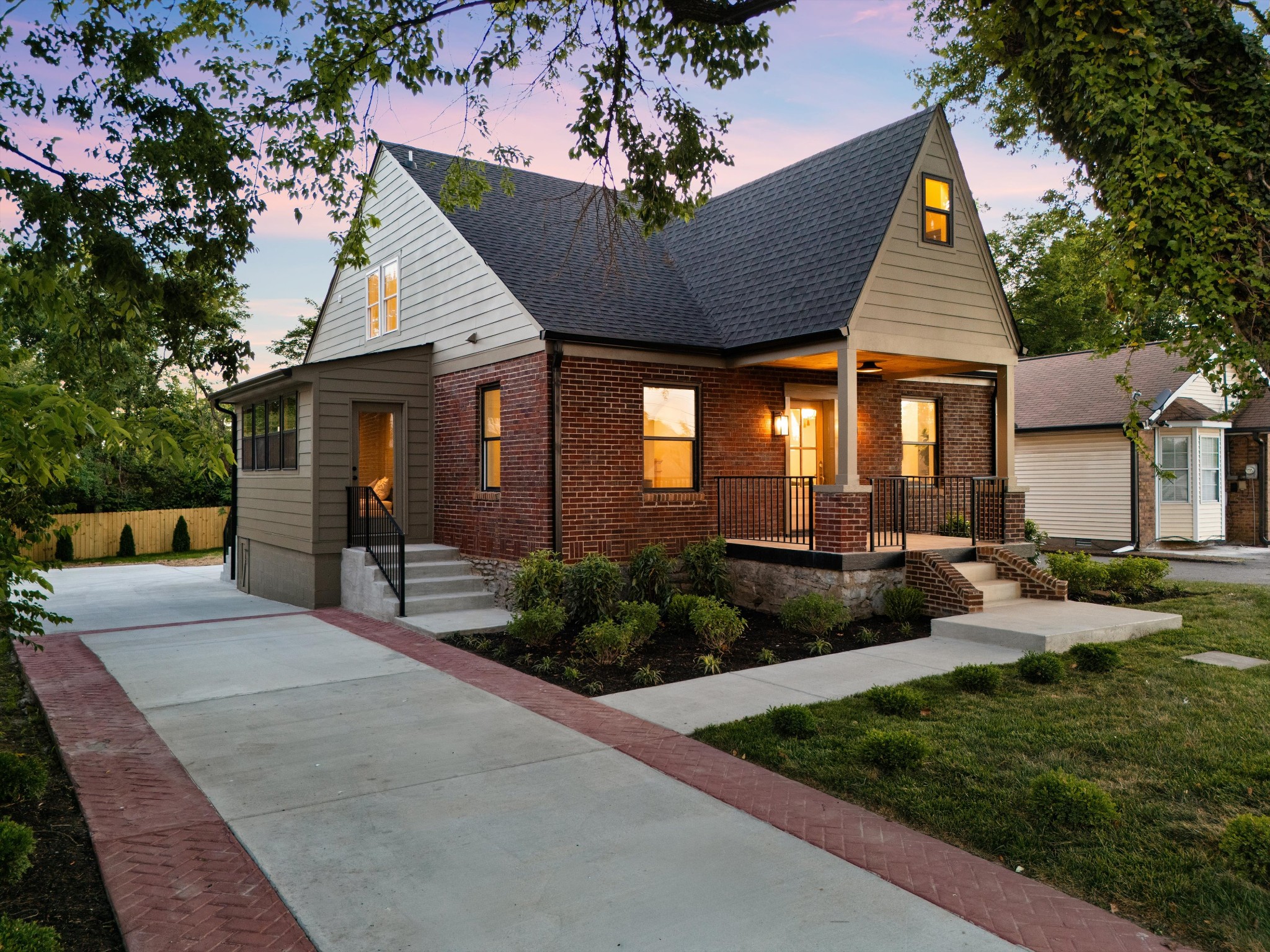 1012 Hart Ln