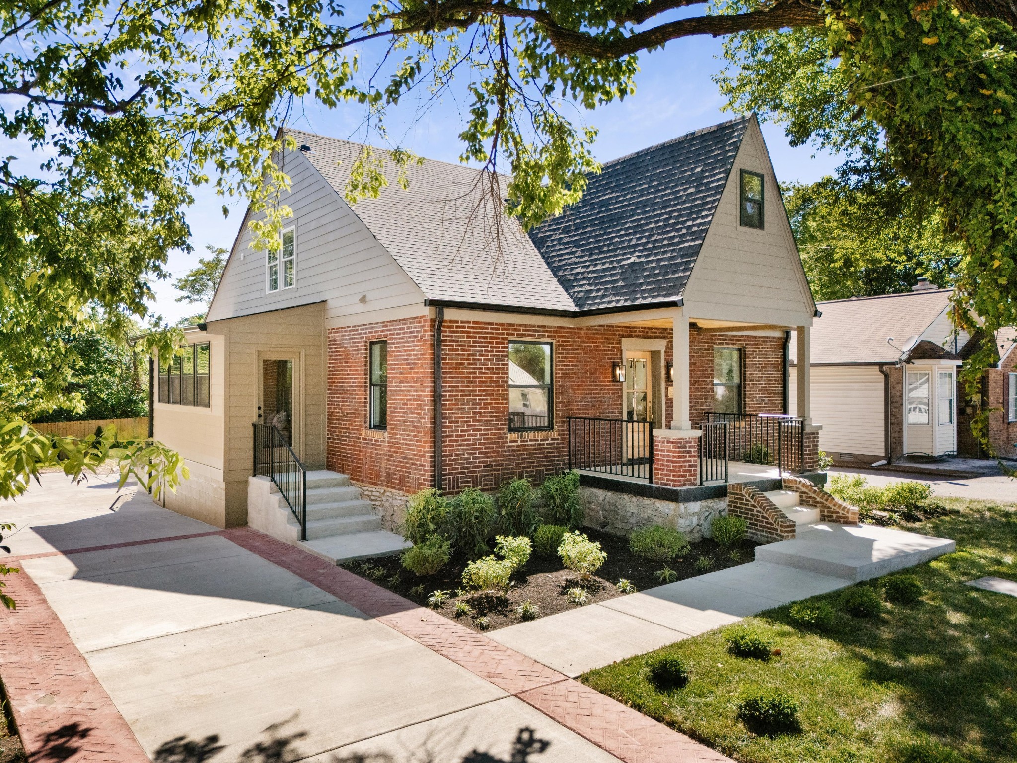 1012 Hart Ln