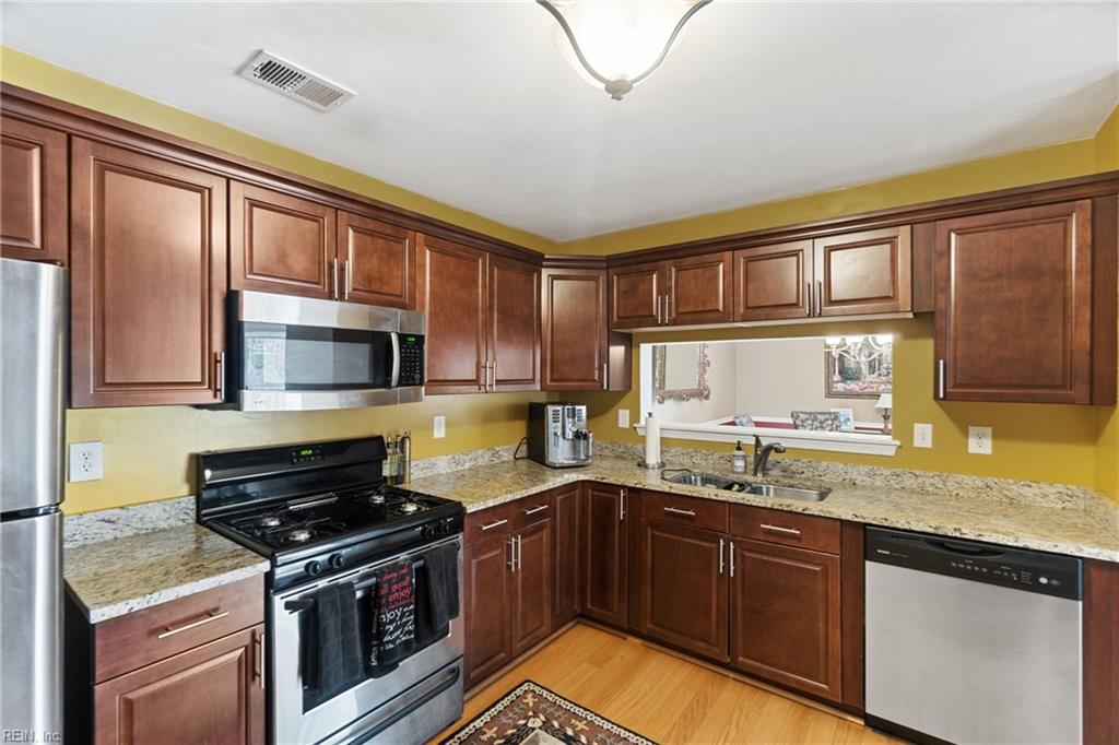 2229 Lesner CRES 302