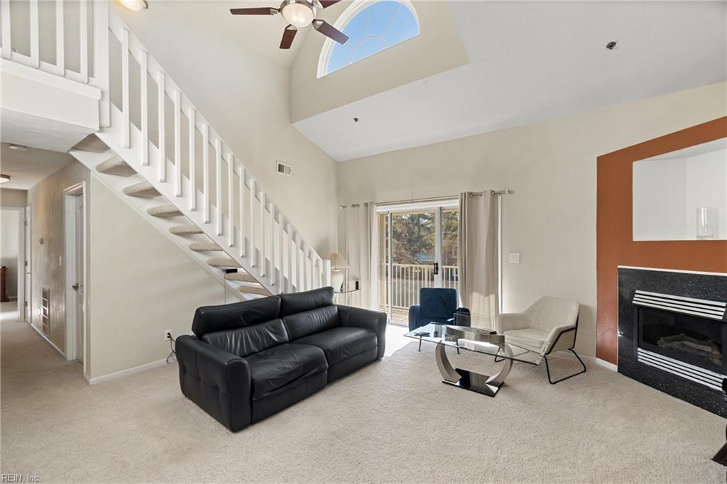 2229 Lesner CRES 302