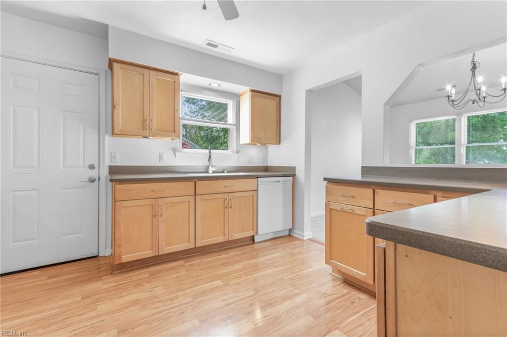 944 Chigwell RD