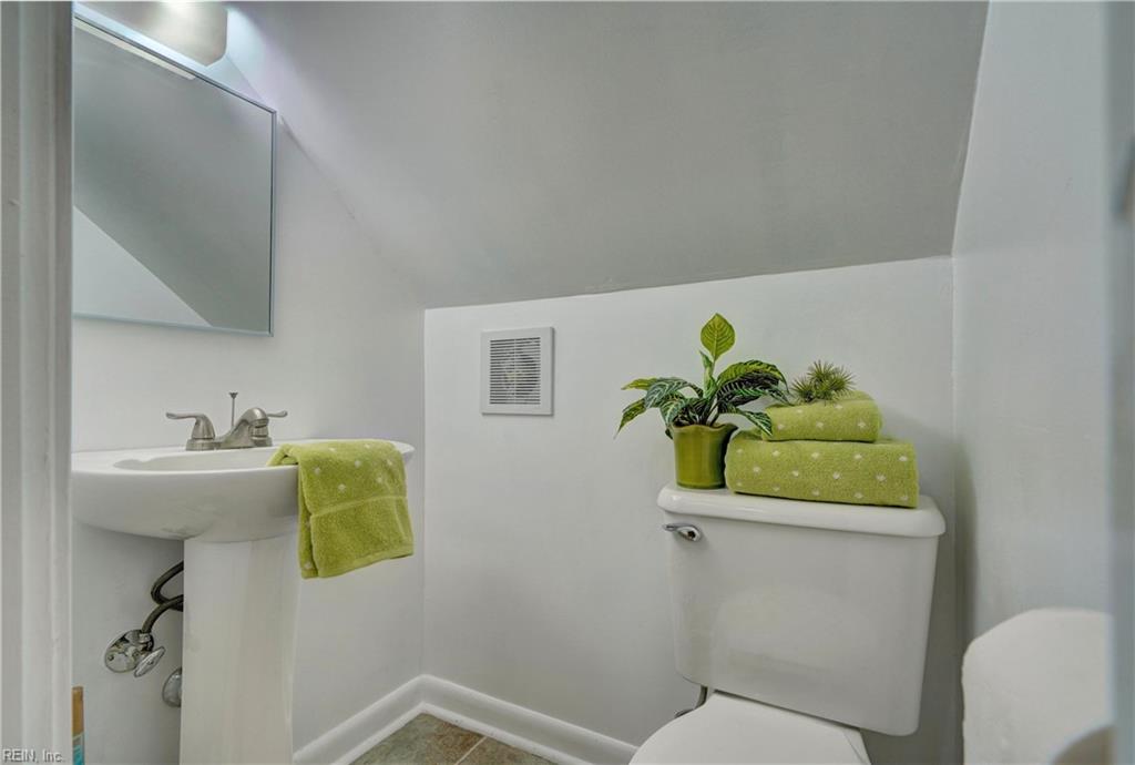 1331 Sunset DR