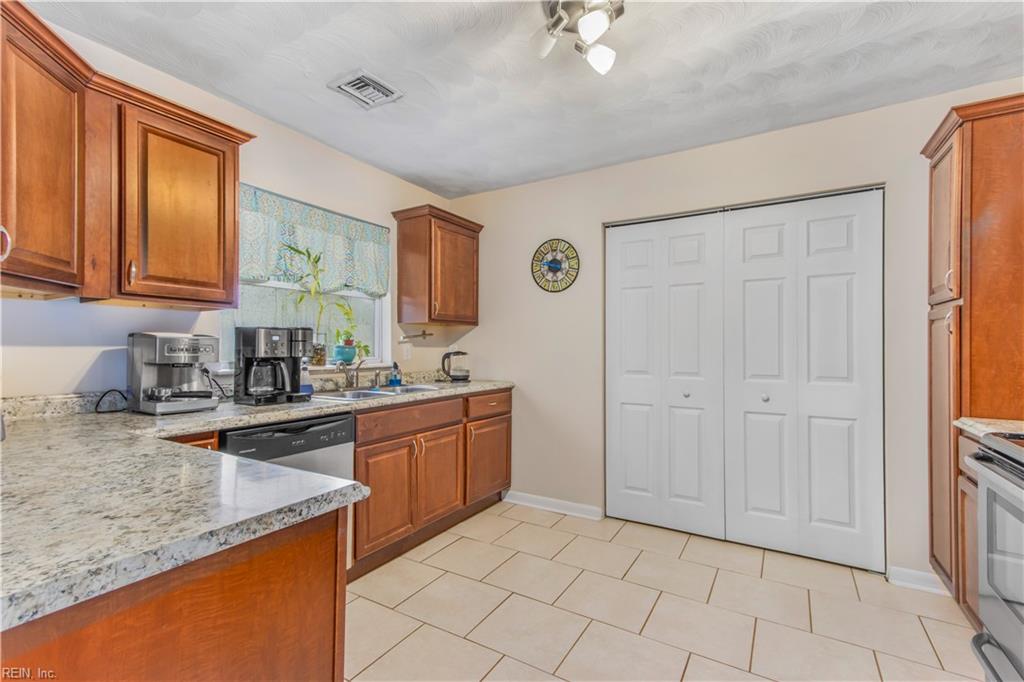 3404 Melinda PL