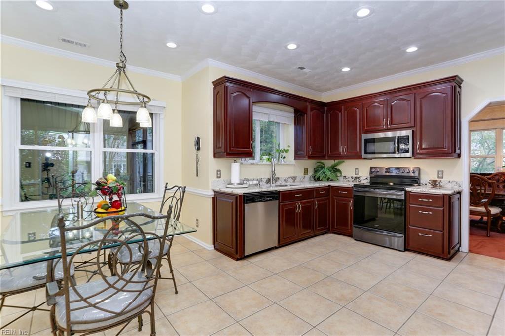 6406 Moss Side CT