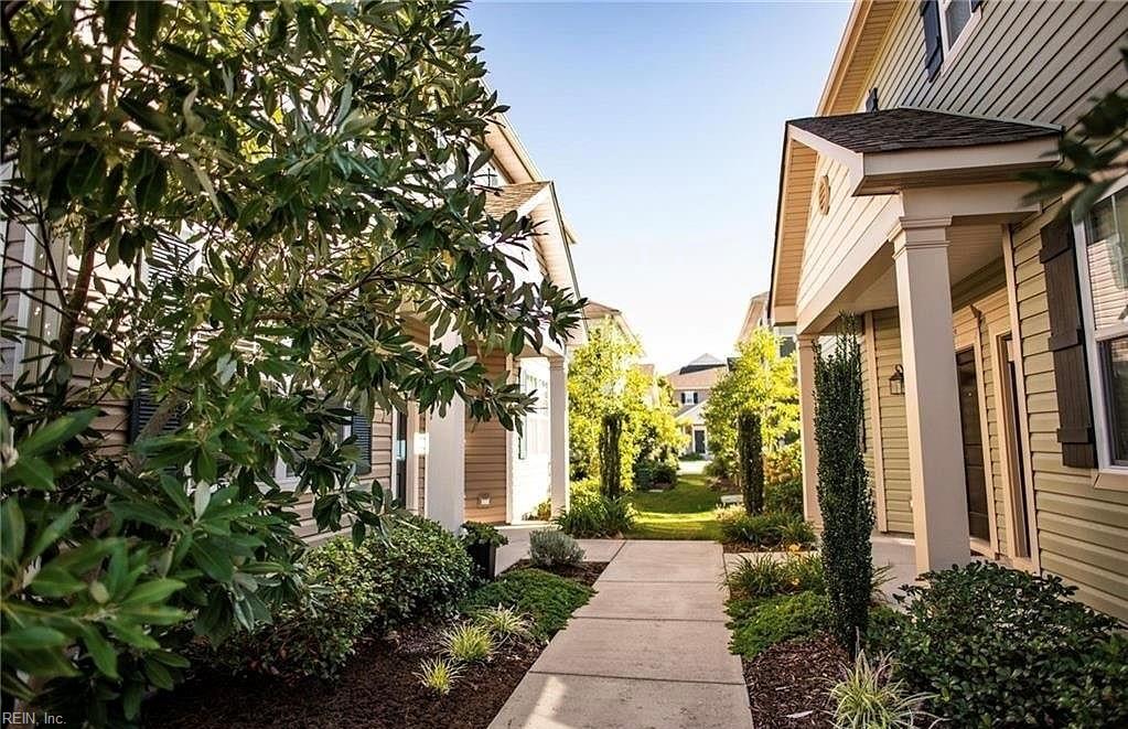 1608 Apsley CT