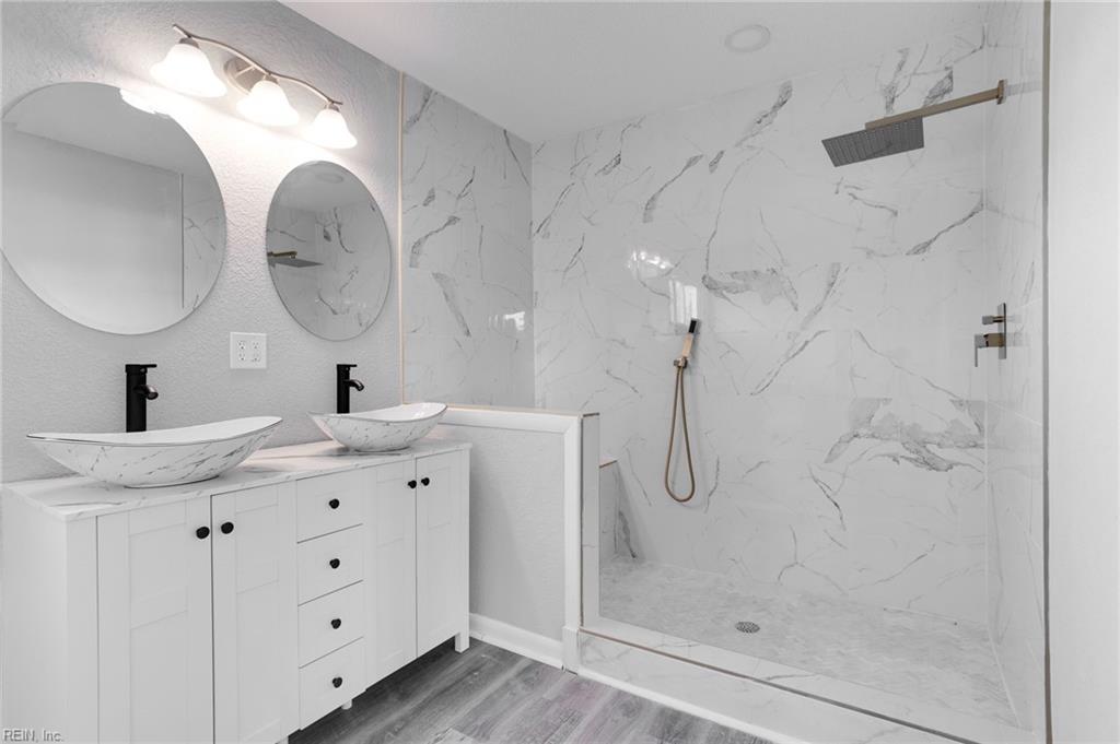 5356 Roslyn DR