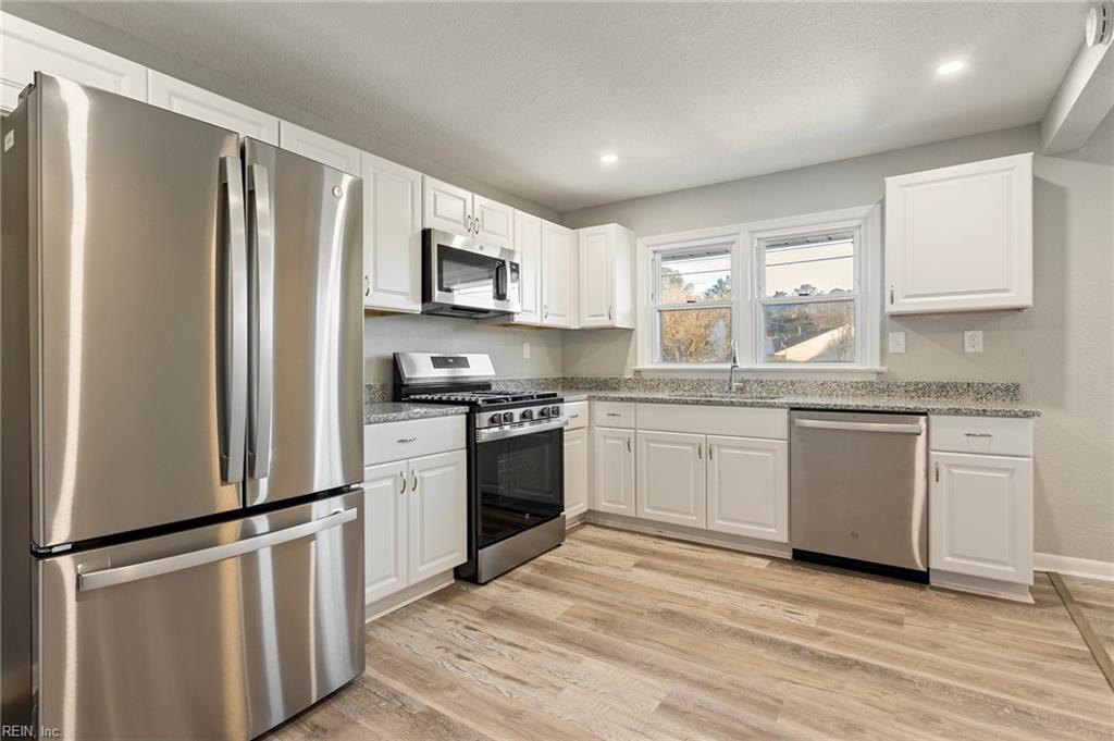 5356 Roslyn DR