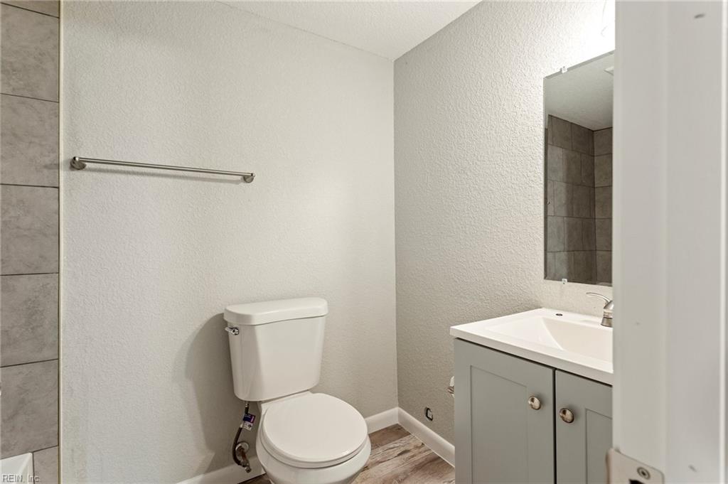5356 Roslyn DR
