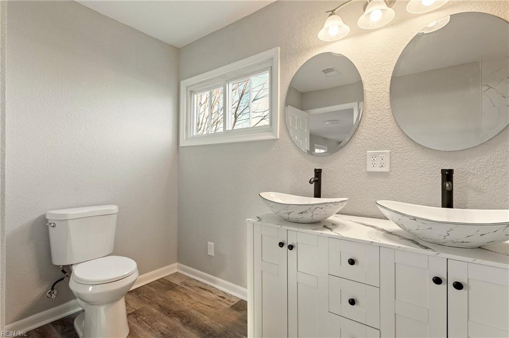 5356 Roslyn DR