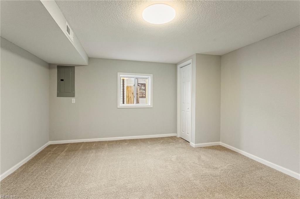 5356 Roslyn DR
