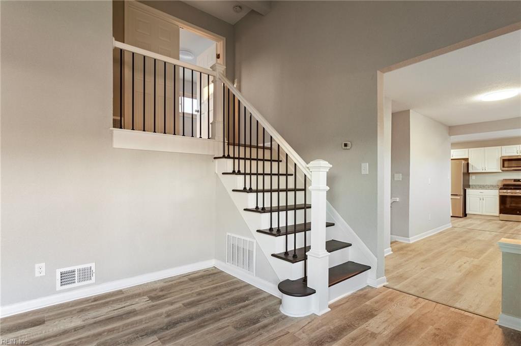 5356 Roslyn DR