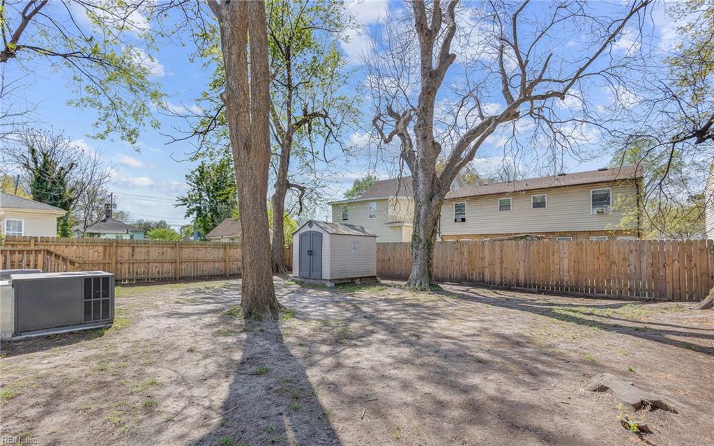 3215 Peronne AVE