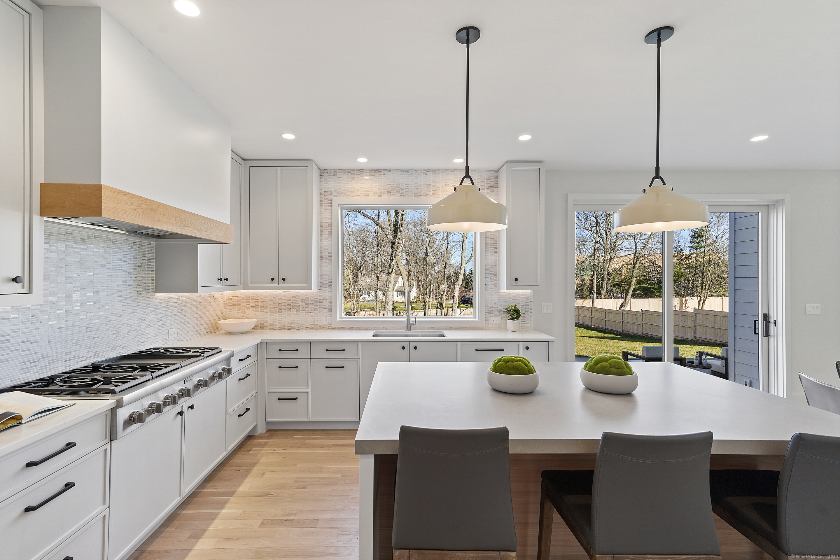 12 Maple Avenue North
