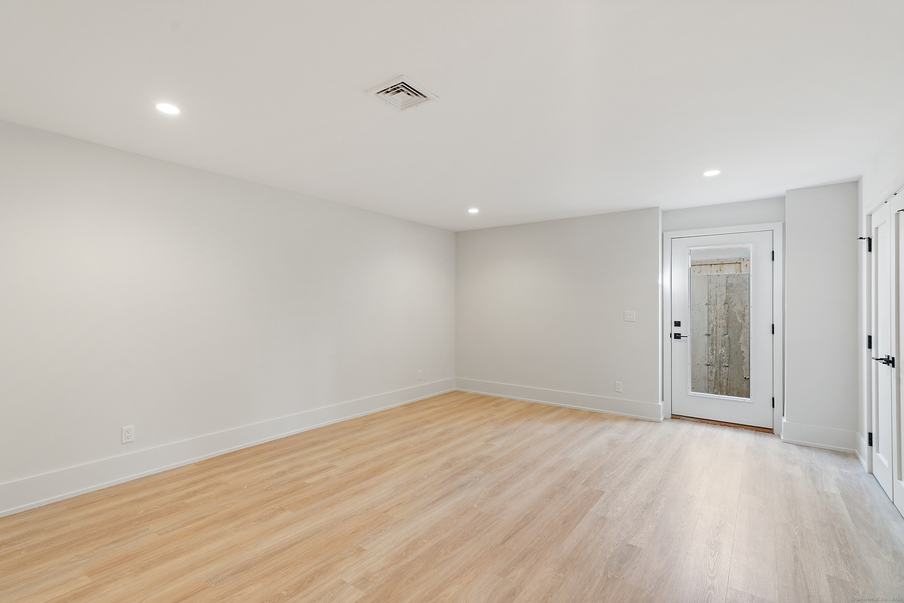 12 Maple Avenue North