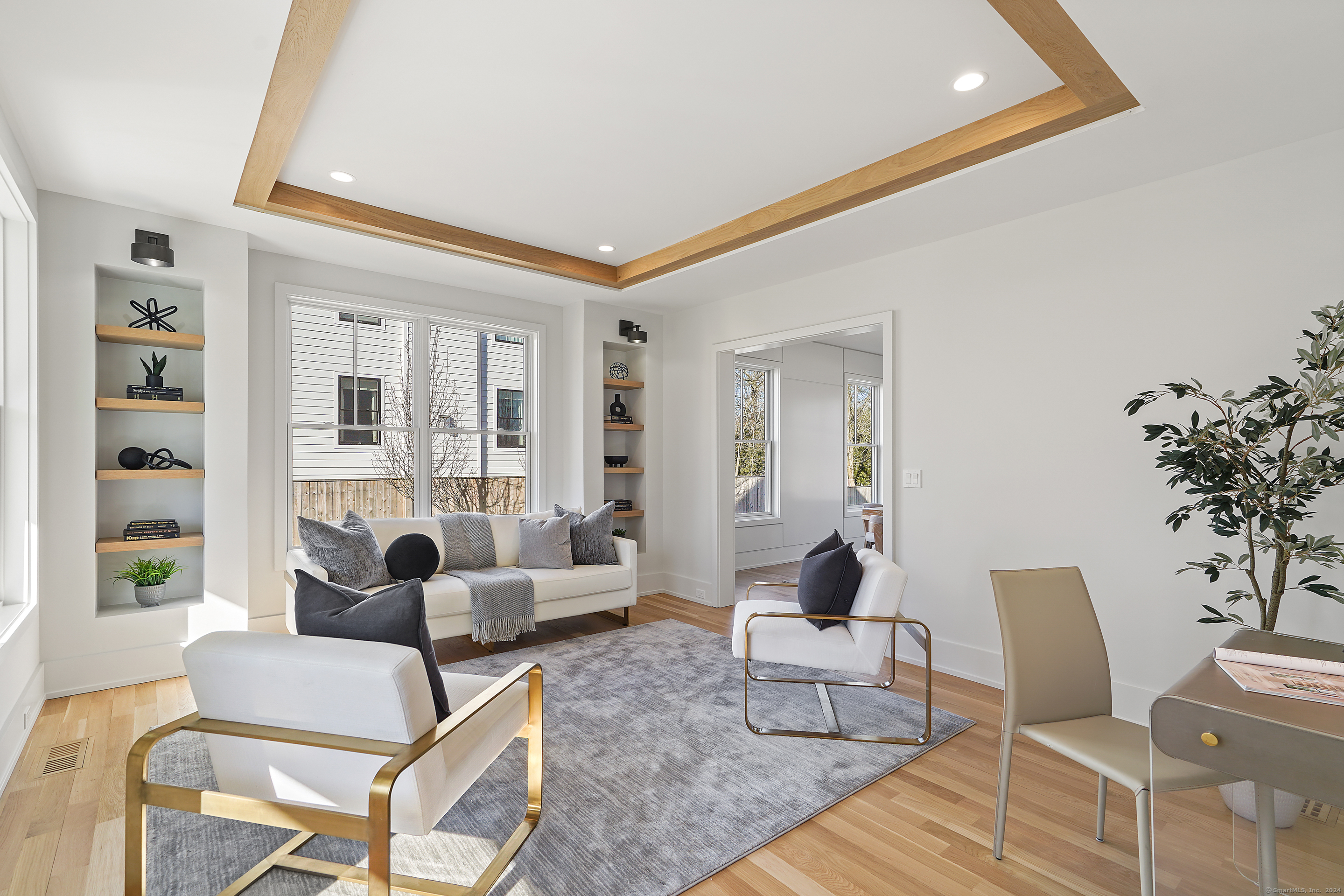 12 Maple Avenue North