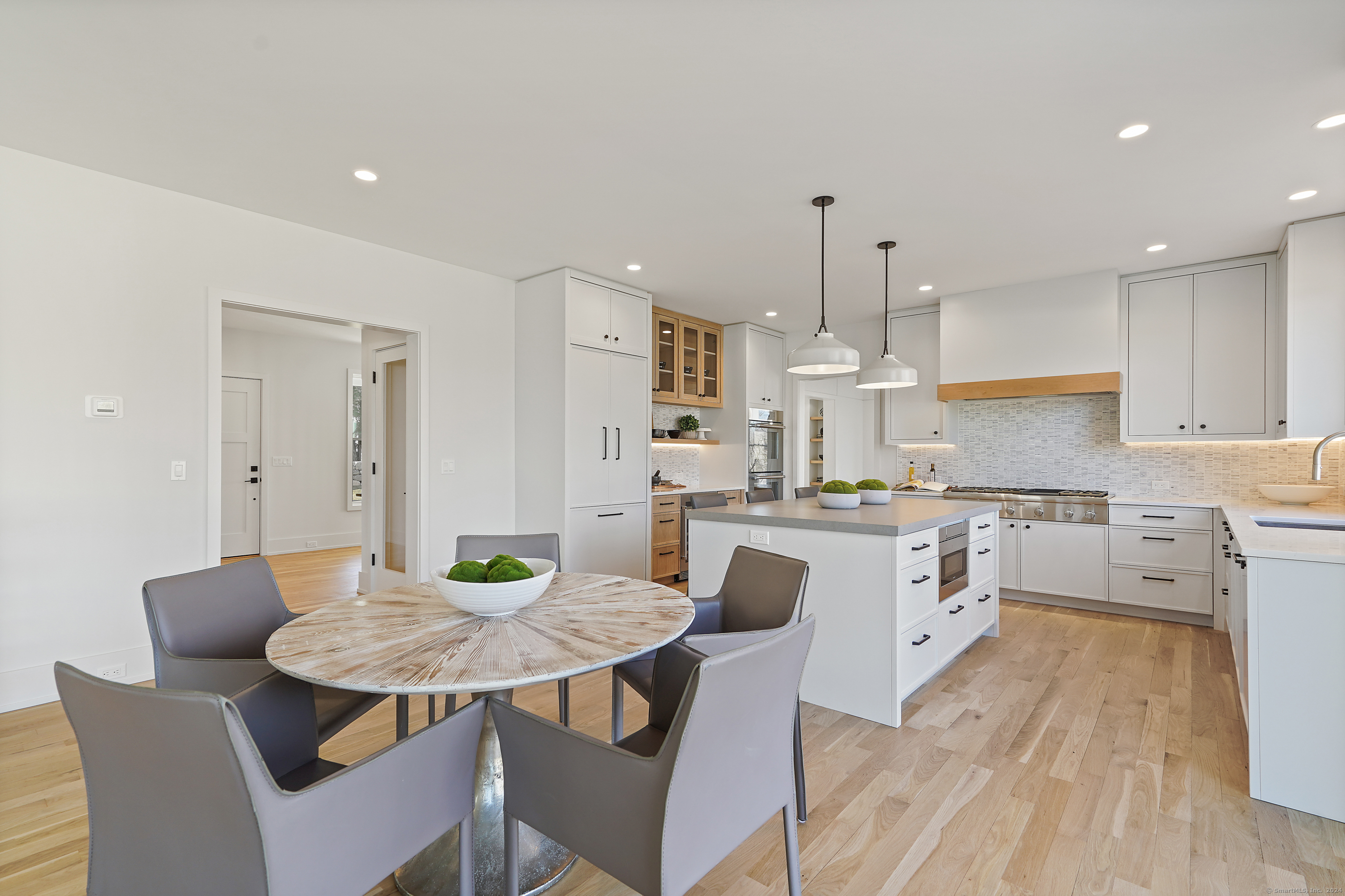 12 Maple Avenue North