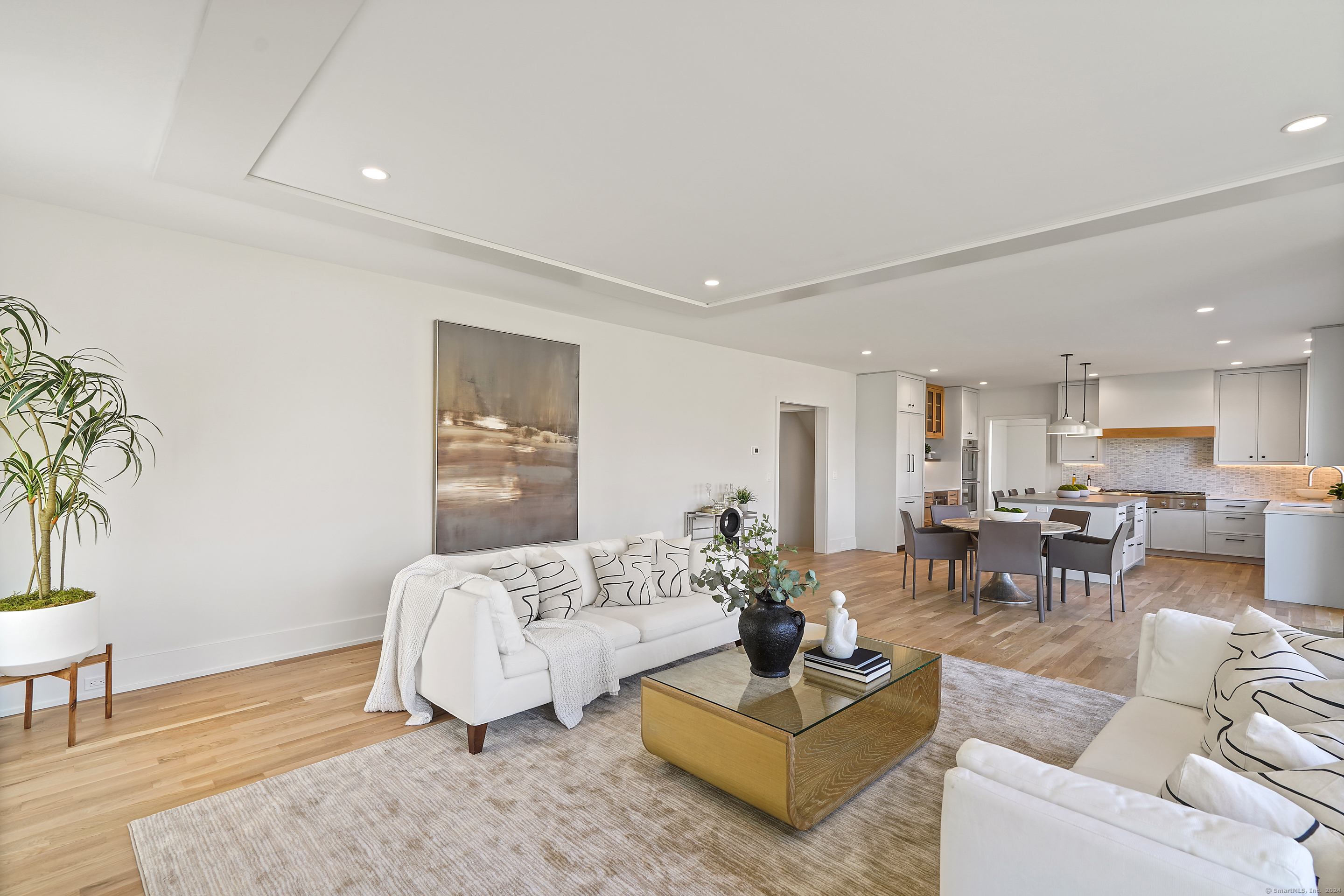 12 Maple Avenue North