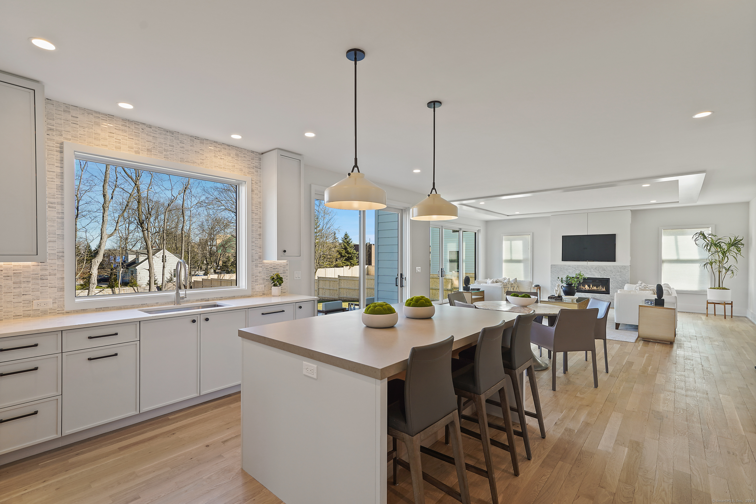 12 Maple Avenue North