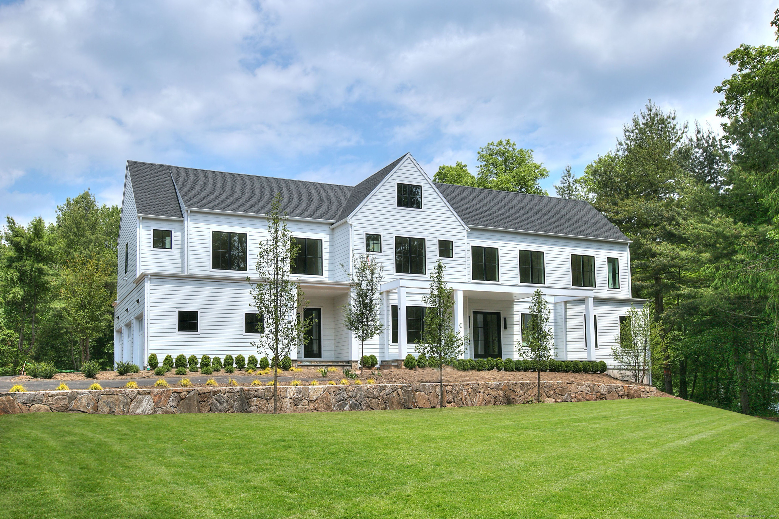 7 Winker Lane