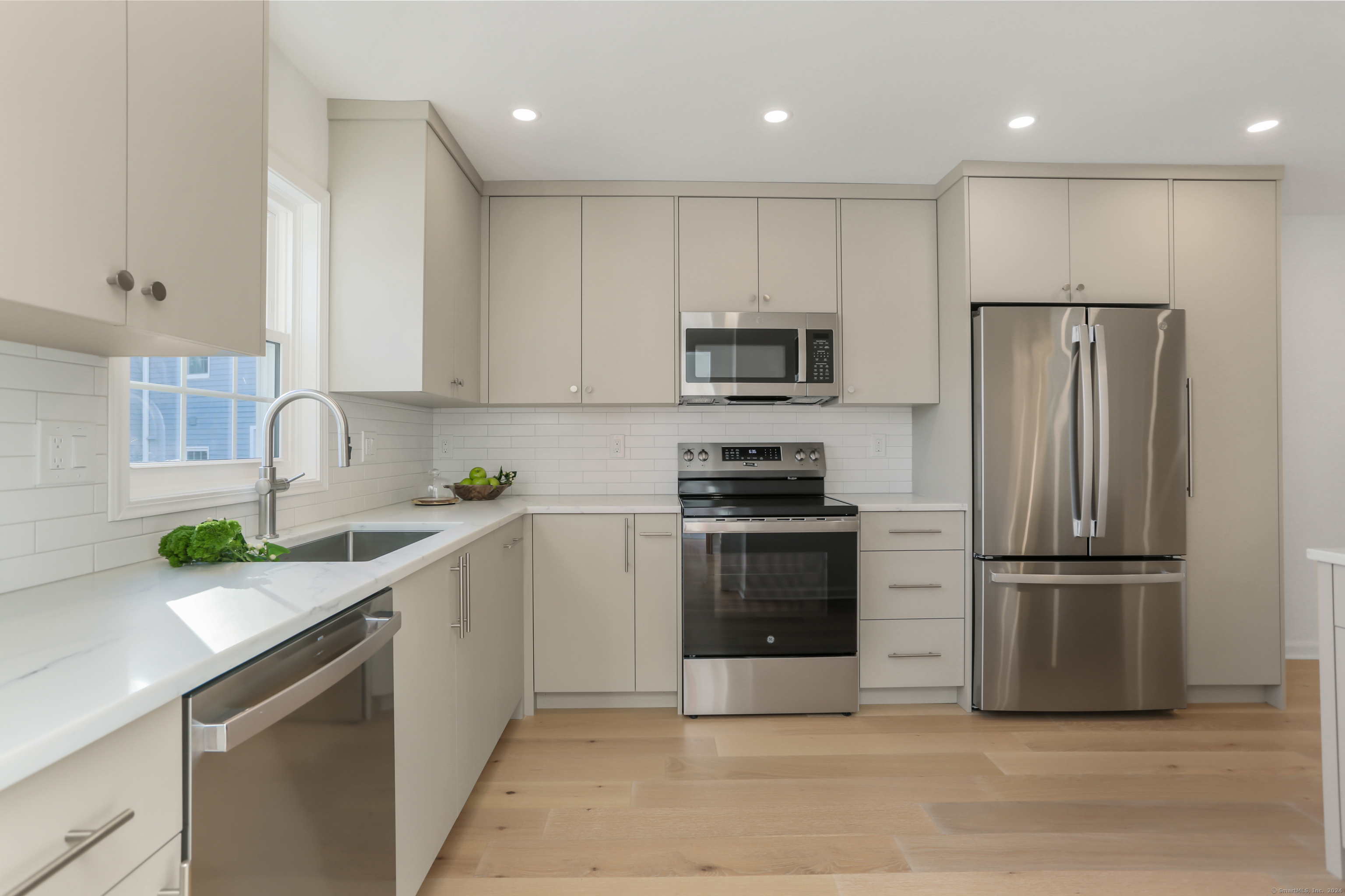 8 Edgewater Commons Lane