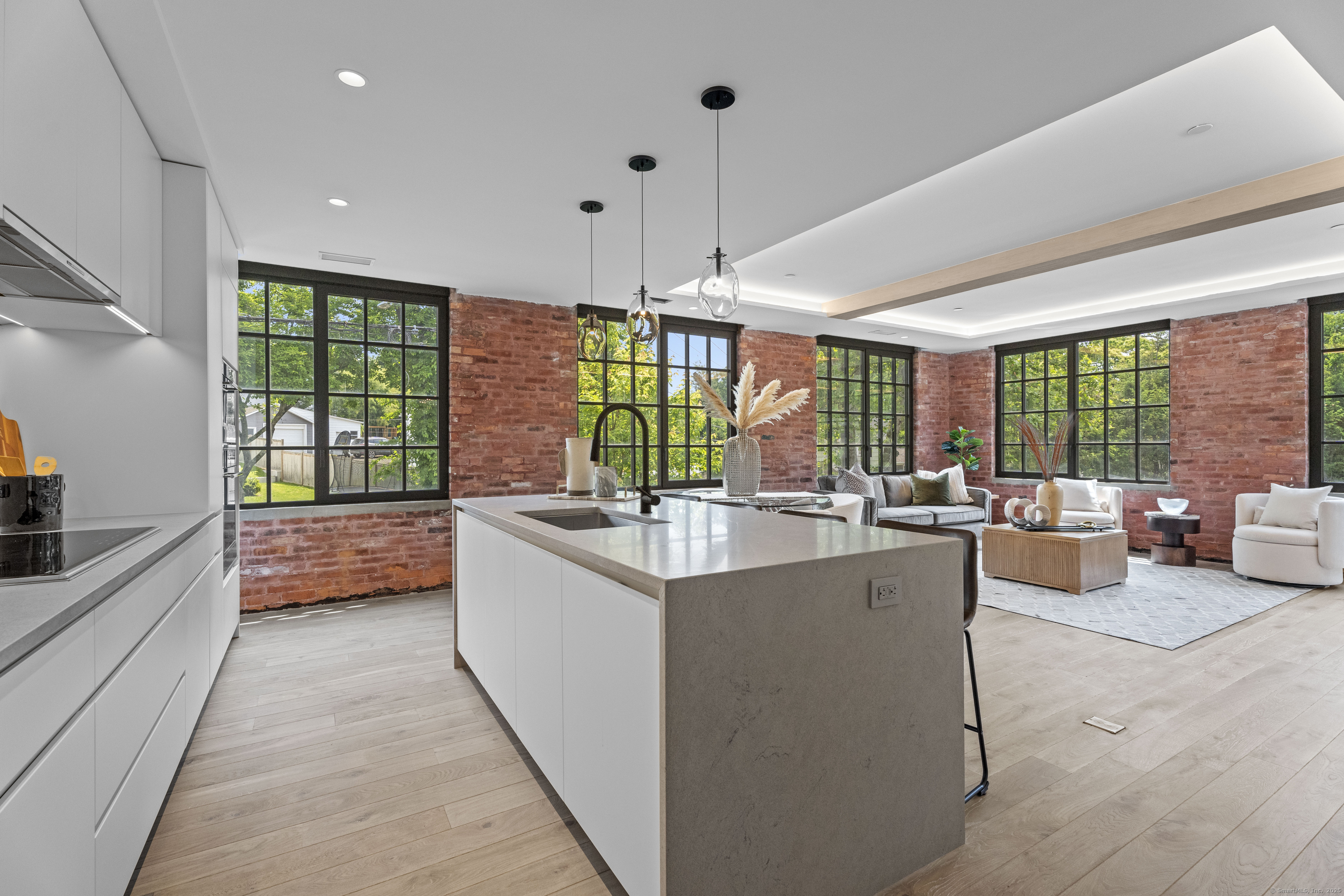 41 Richmondville Avenue Unit: 214