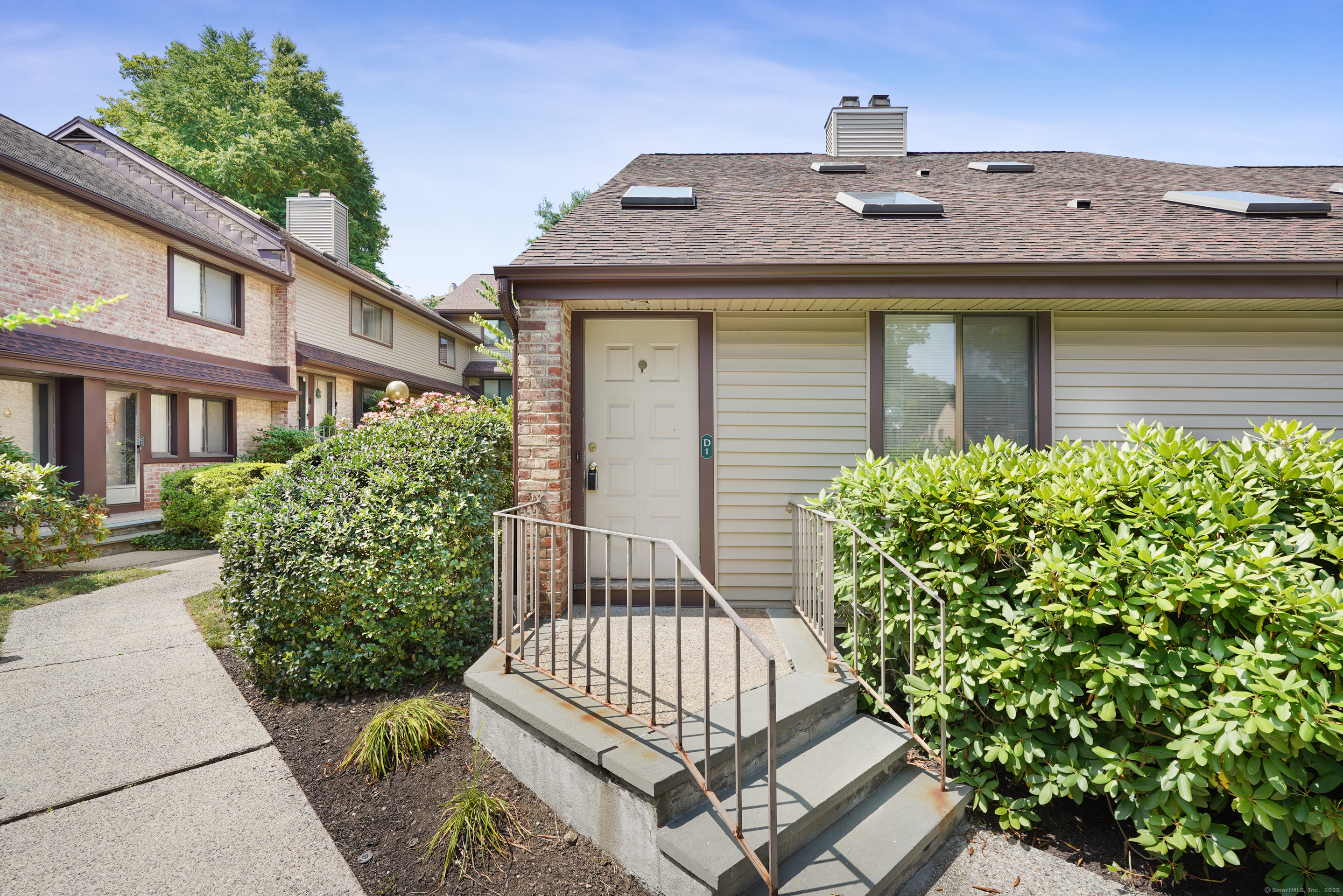 2437 Bedford Street Unit: D1