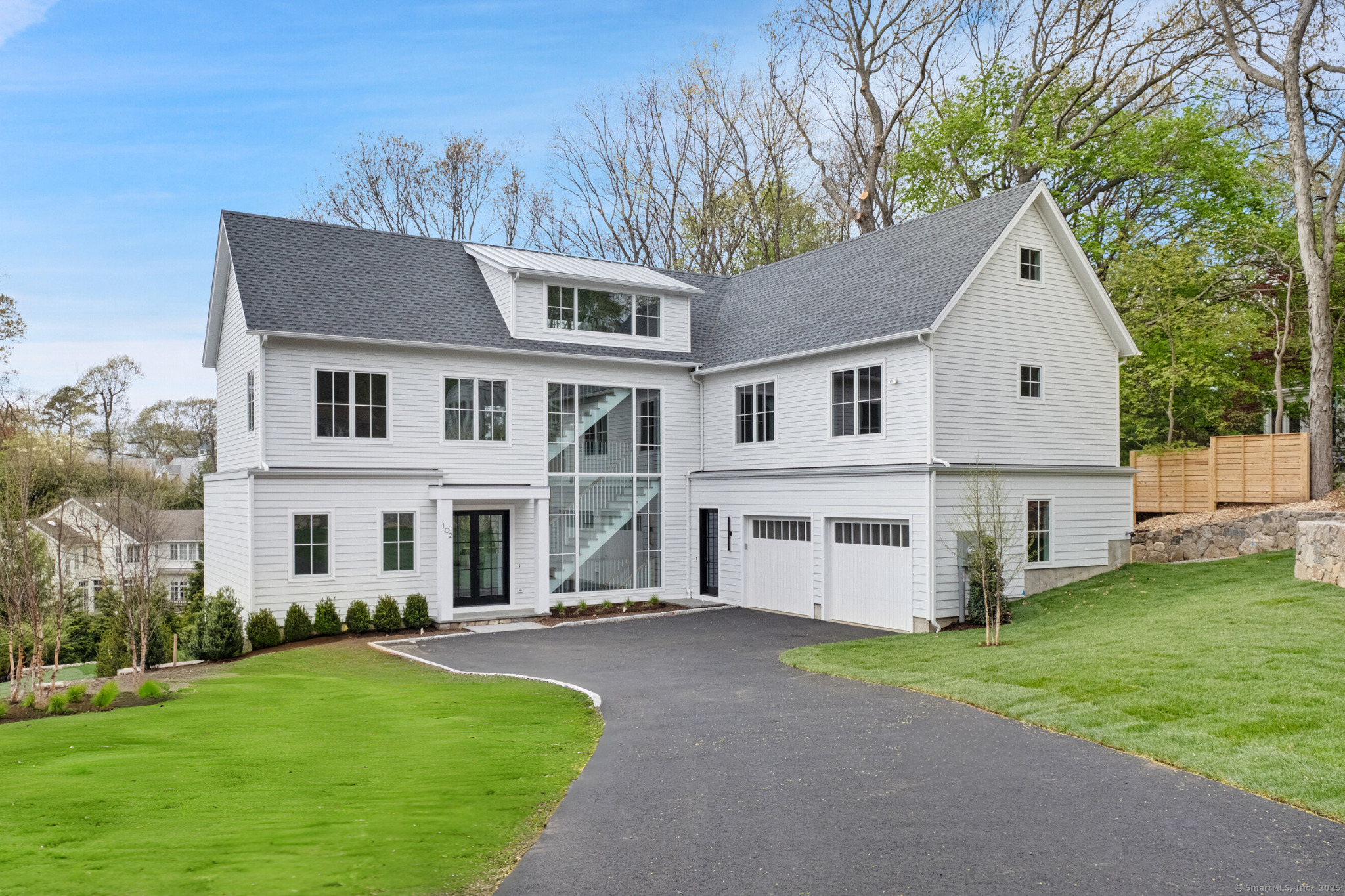 102 Compo Road South
