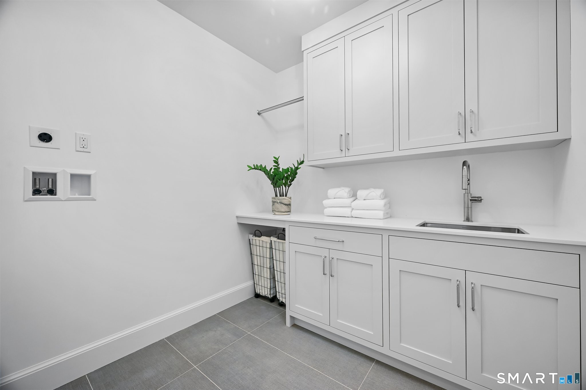 171 Compo Road South