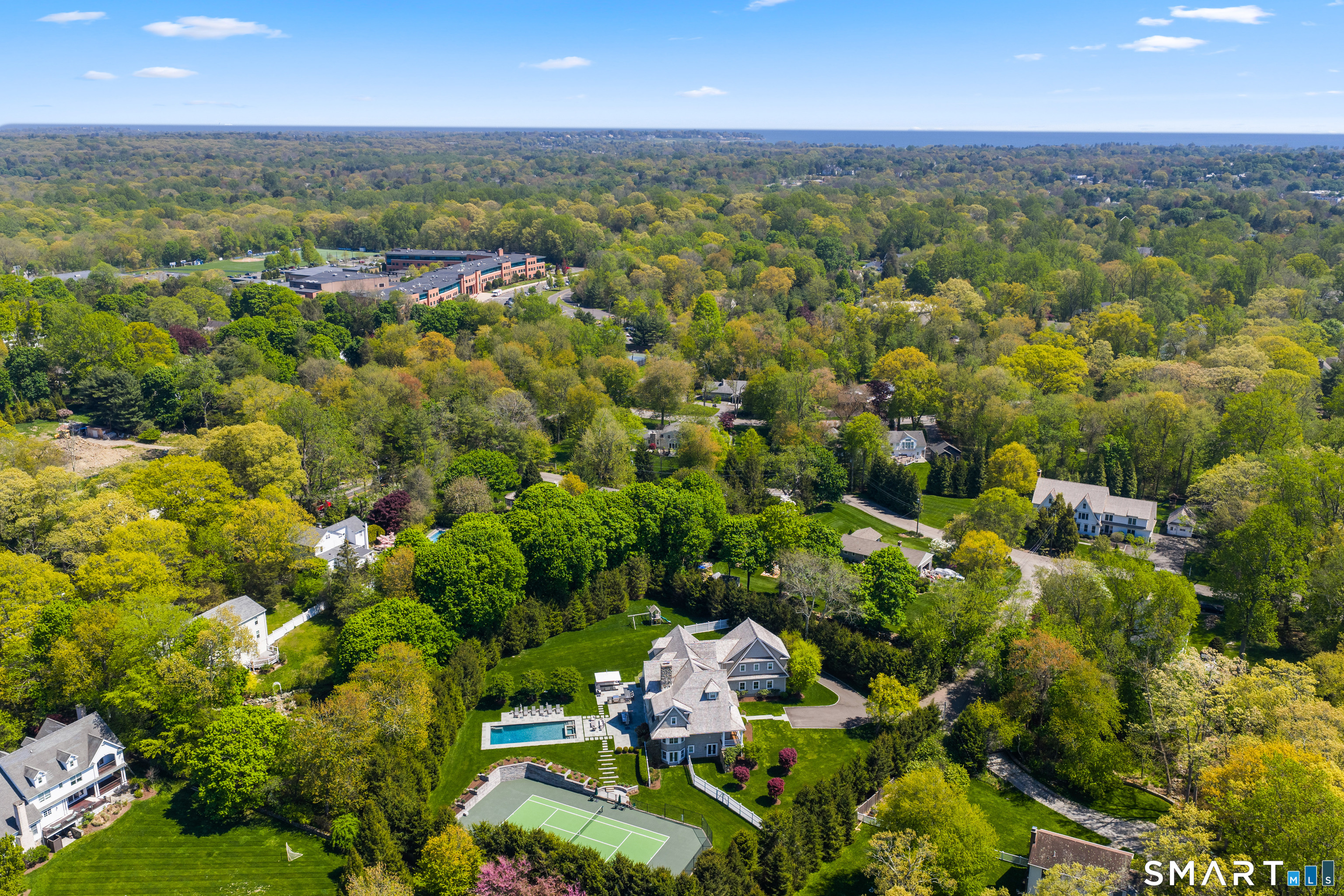 6 Twin Circle Drive
