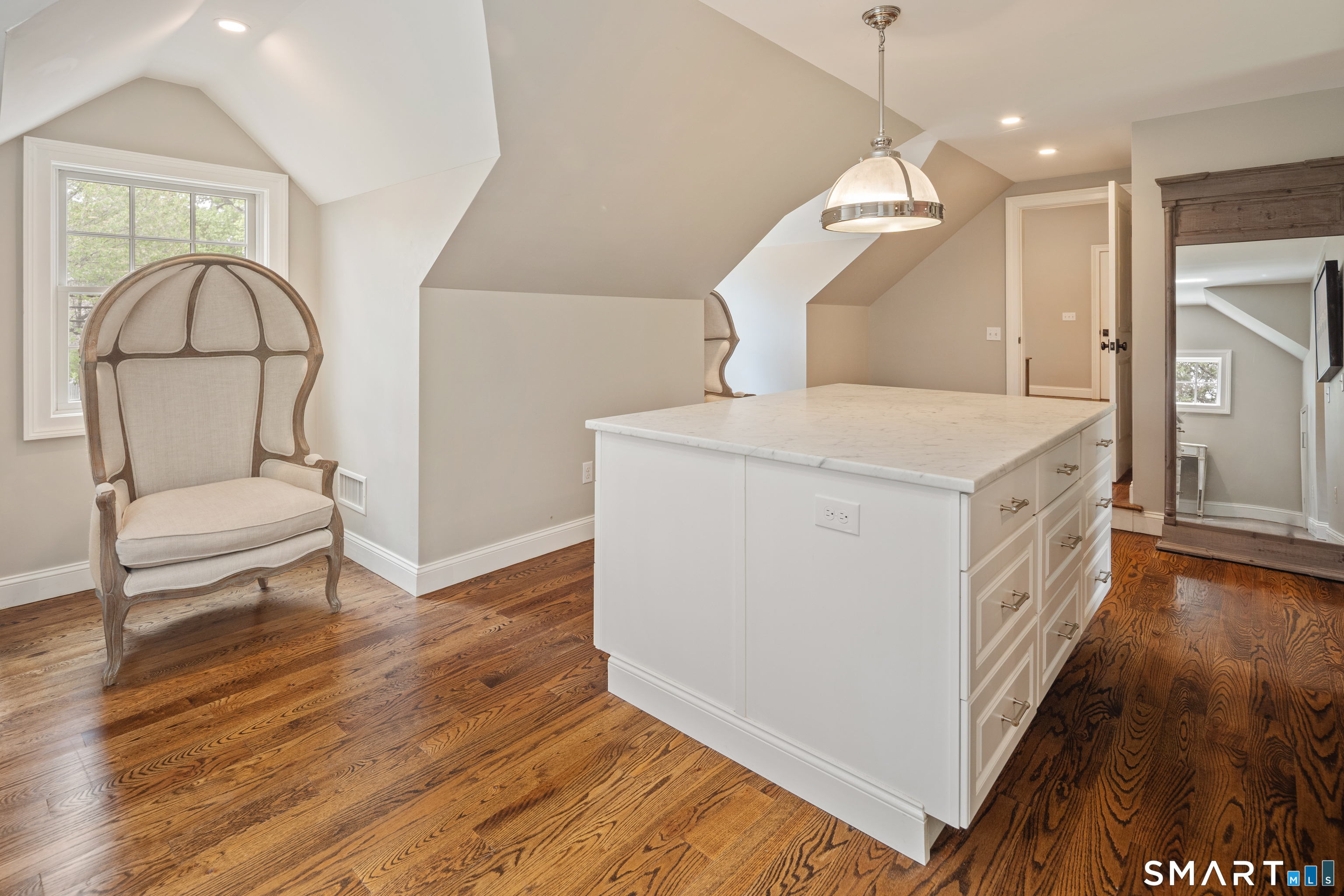 28 Bulkley Avenue North