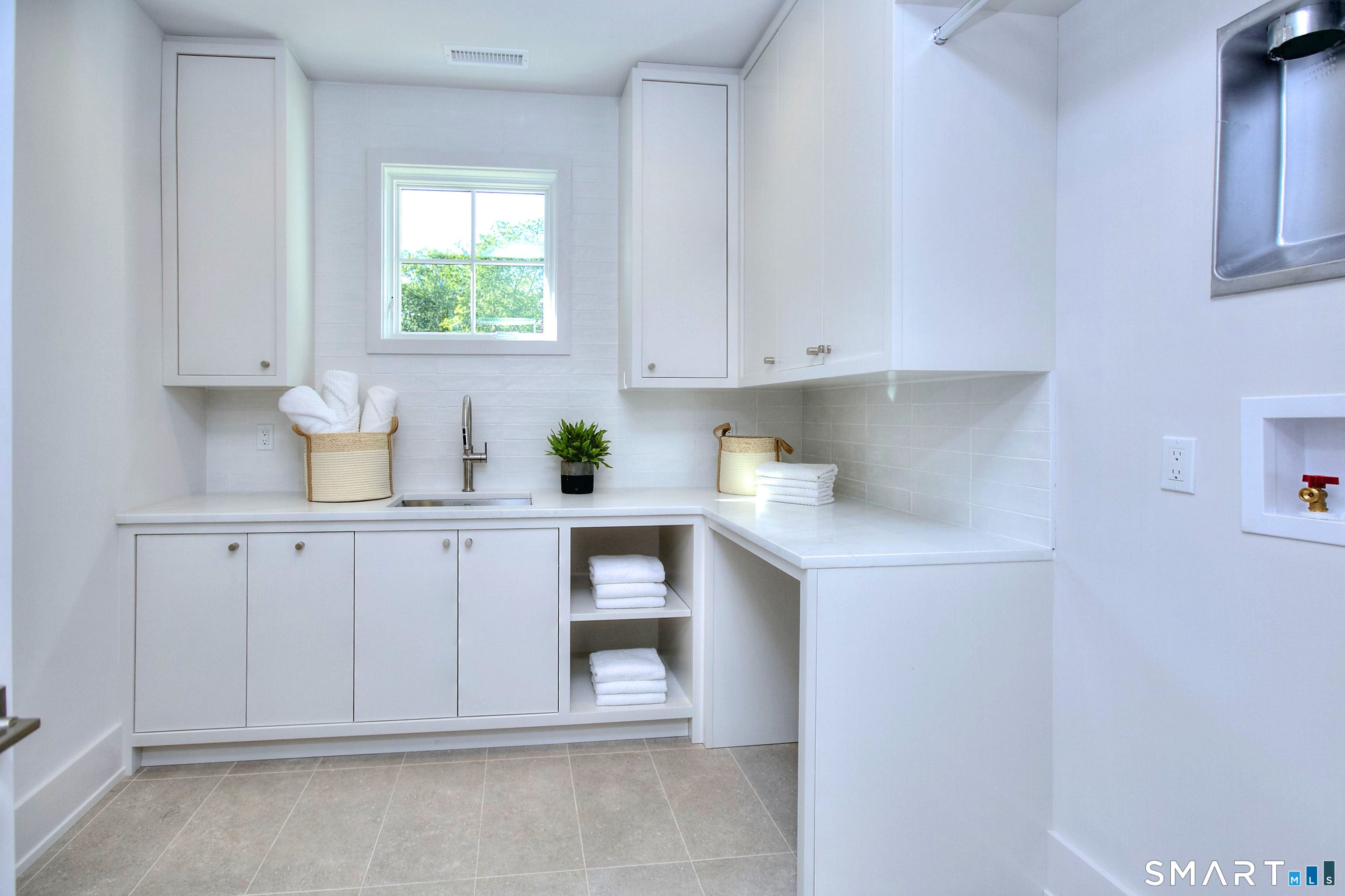 8 Pleasant Valley Lane