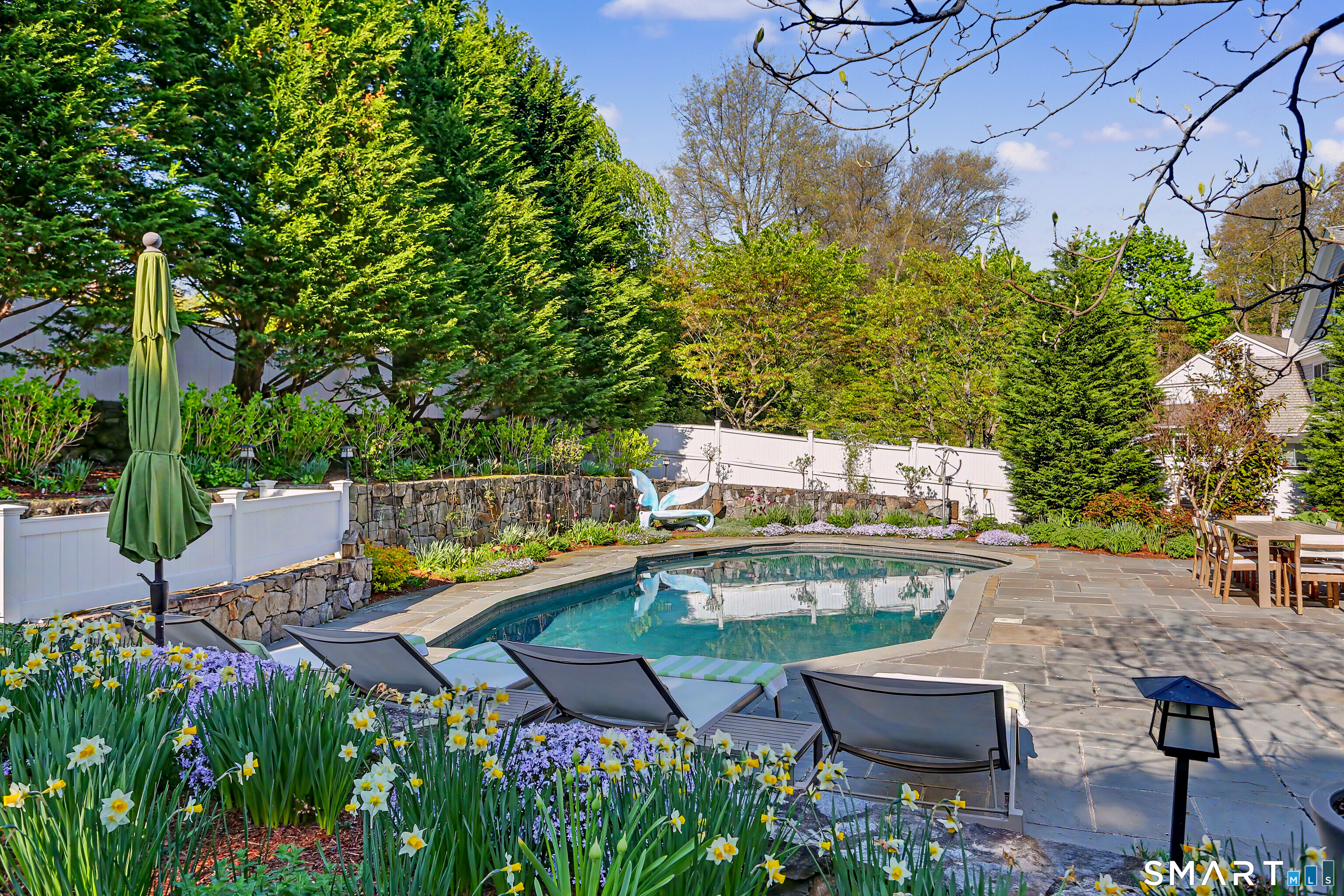 7 Pond Edge Road