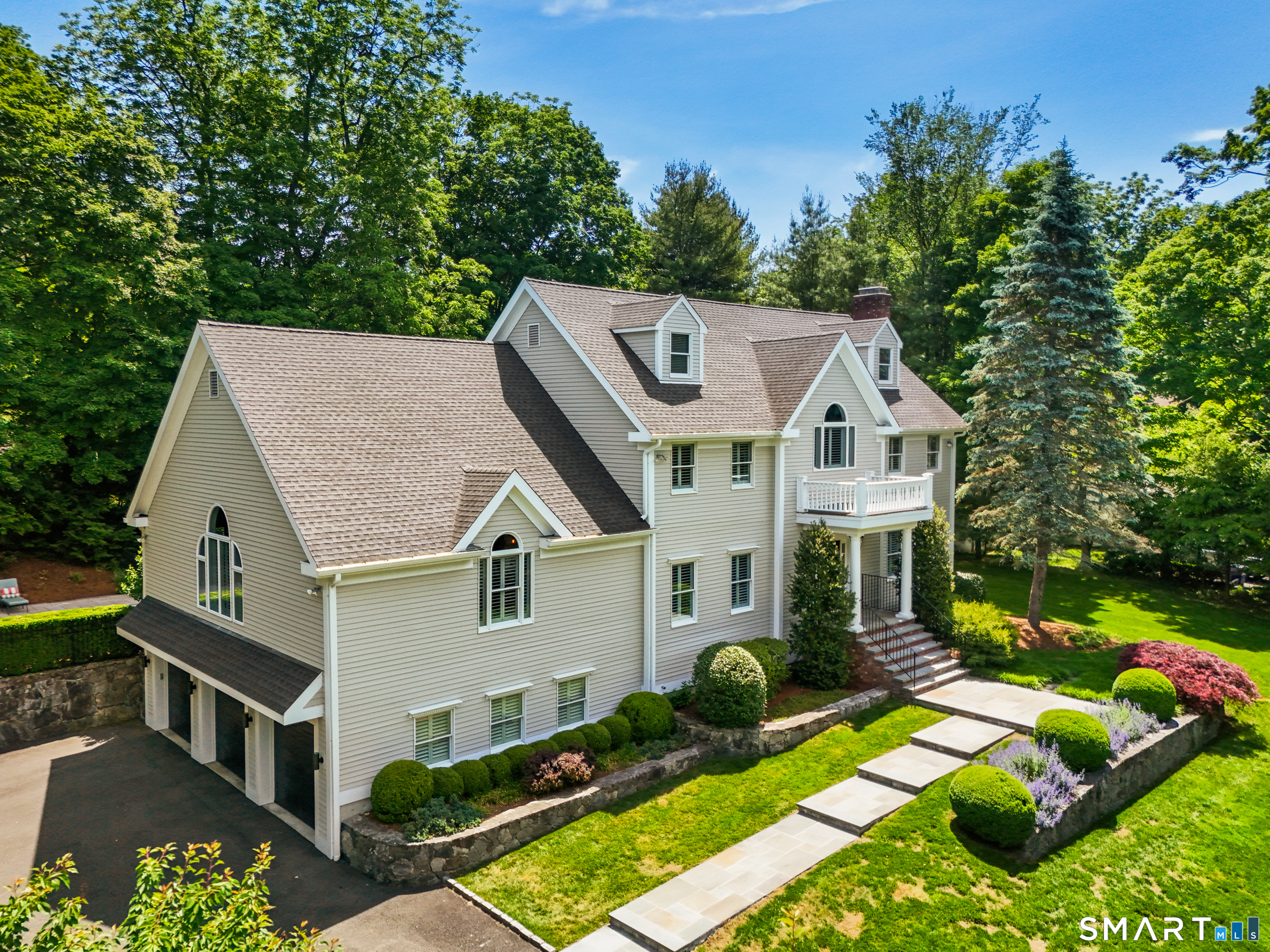 72 Compo Road North