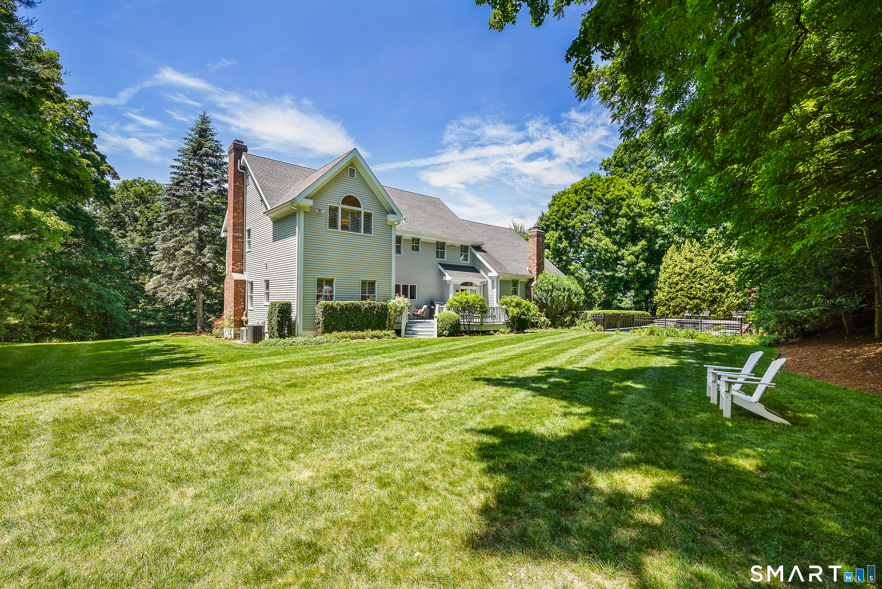 72 Compo Road North
