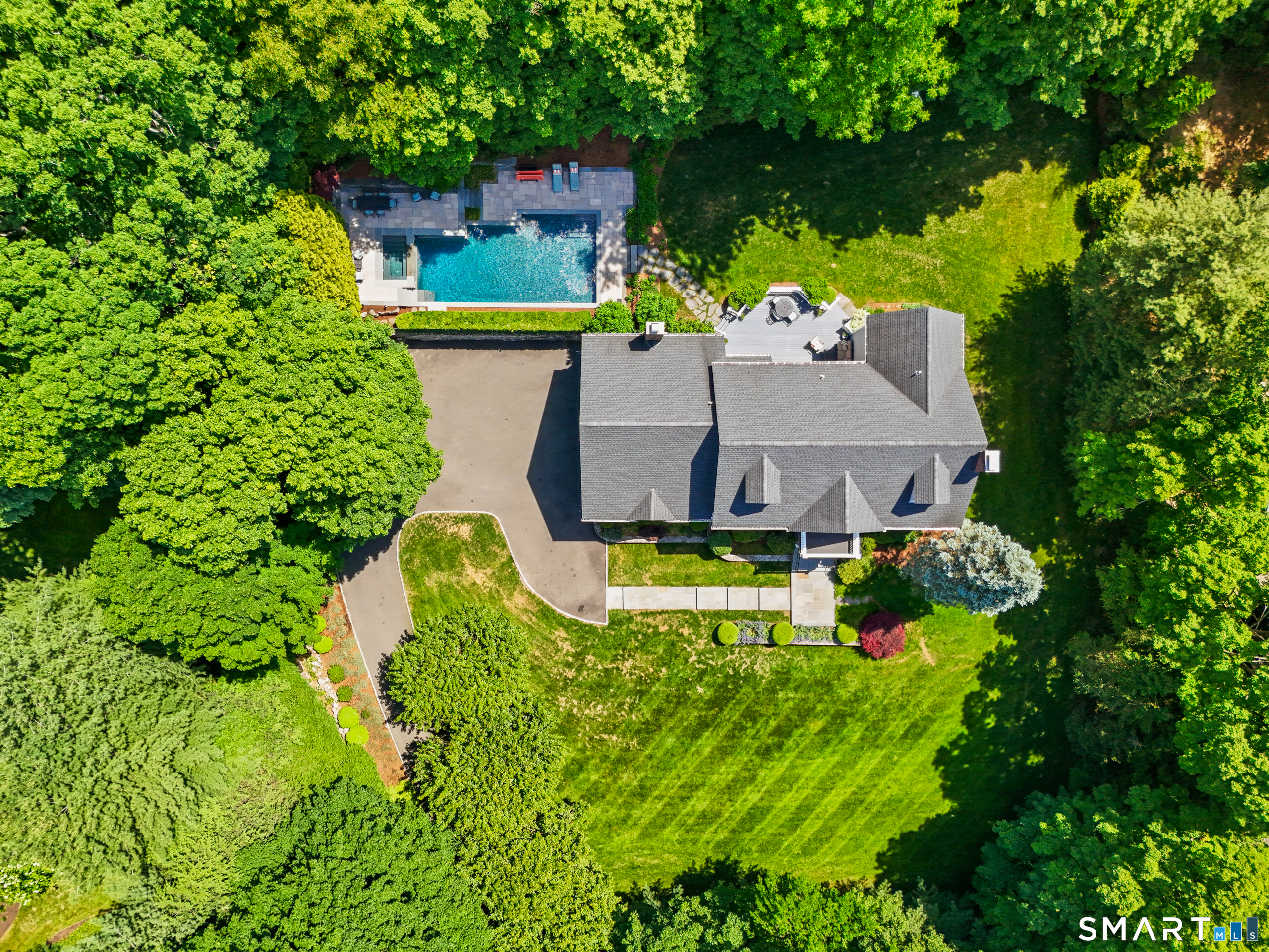 72 Compo Road North