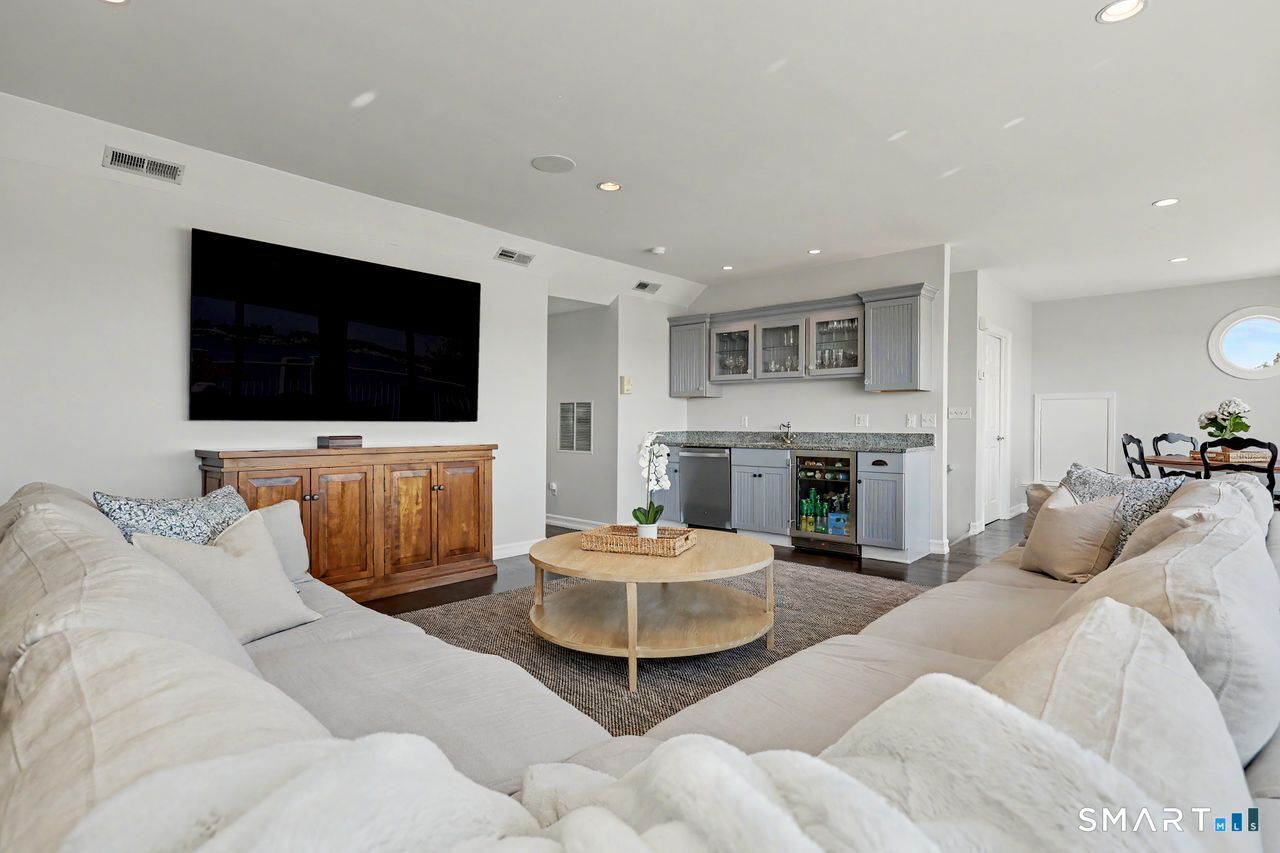 4 Harbor View Avenue